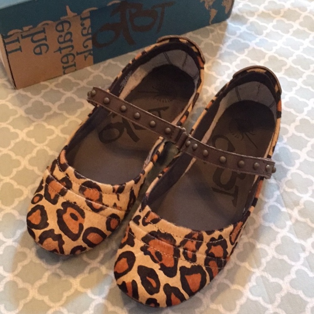 OTBT Gamine Camel Leopard Calf Hair Flats 8
